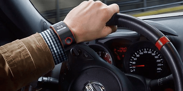 ساعت هوشمند حین رانندگی می‌تواند خطرناک‌تر از تلفن همراه باشد