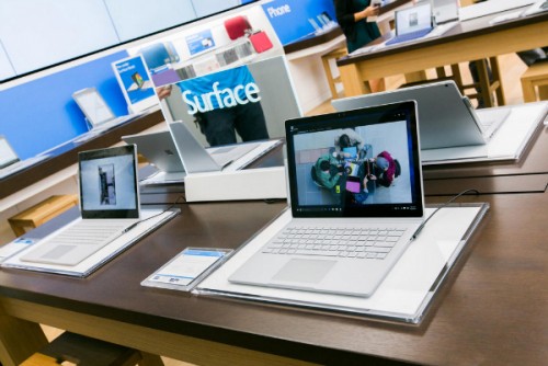 Expect-big-crowds-to-look-at-the-Surface-Book-at-left-and-the-Surface-Pro-4-at-right-w600