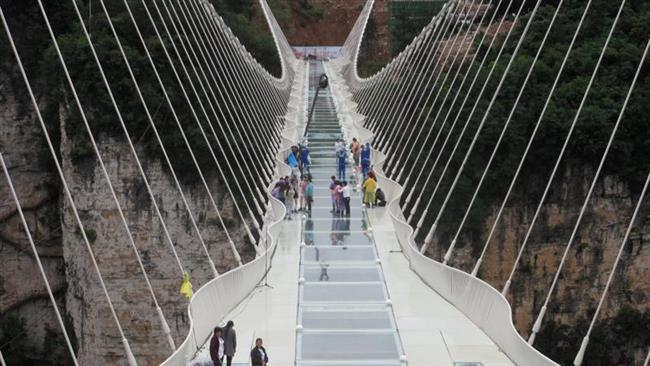 بلندترین پل شیشه‌ای جهان در چین + ویدیو
