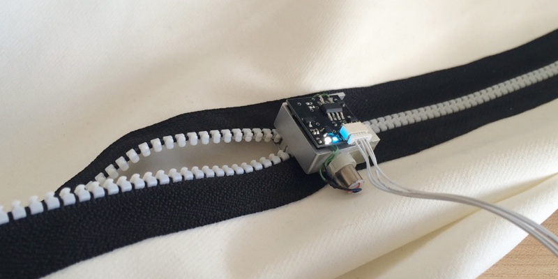 اولین زیپ لباس اتوماتیک
