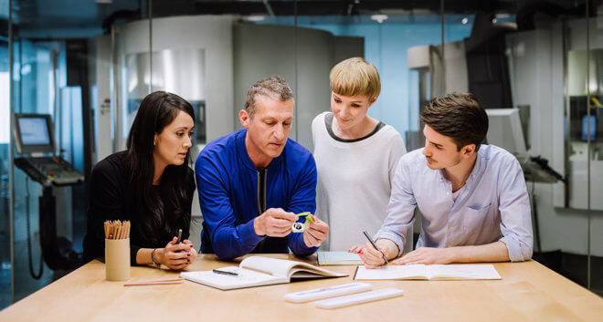 اپل به فروشندگان خود آموزش مُد می دهد