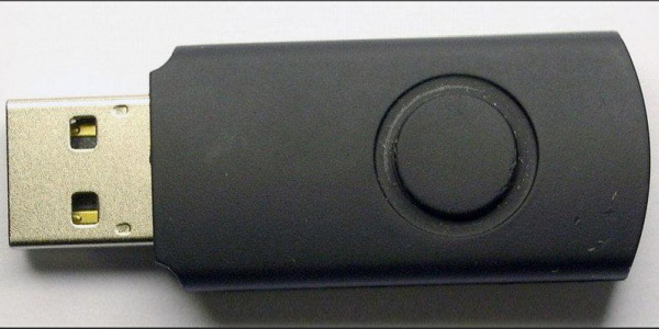 فلش مموری مرگبار USB Killer: خطراتی که باید درباره درگاه‌های USB بدانید