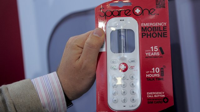 گوشی موبایل با باتری قلمی؛ راهکاری هوشمندانه برای شرایط اضطراری