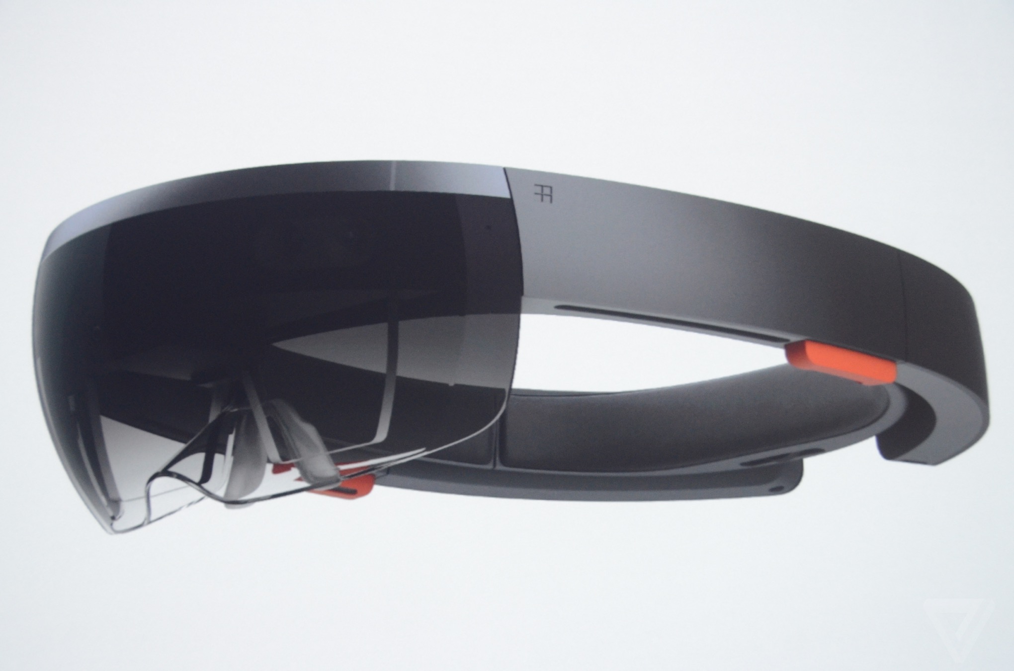 معرفی جامع هدست هولولنز مایکروسافت: آینده فناوری واقعیت ترکیبی