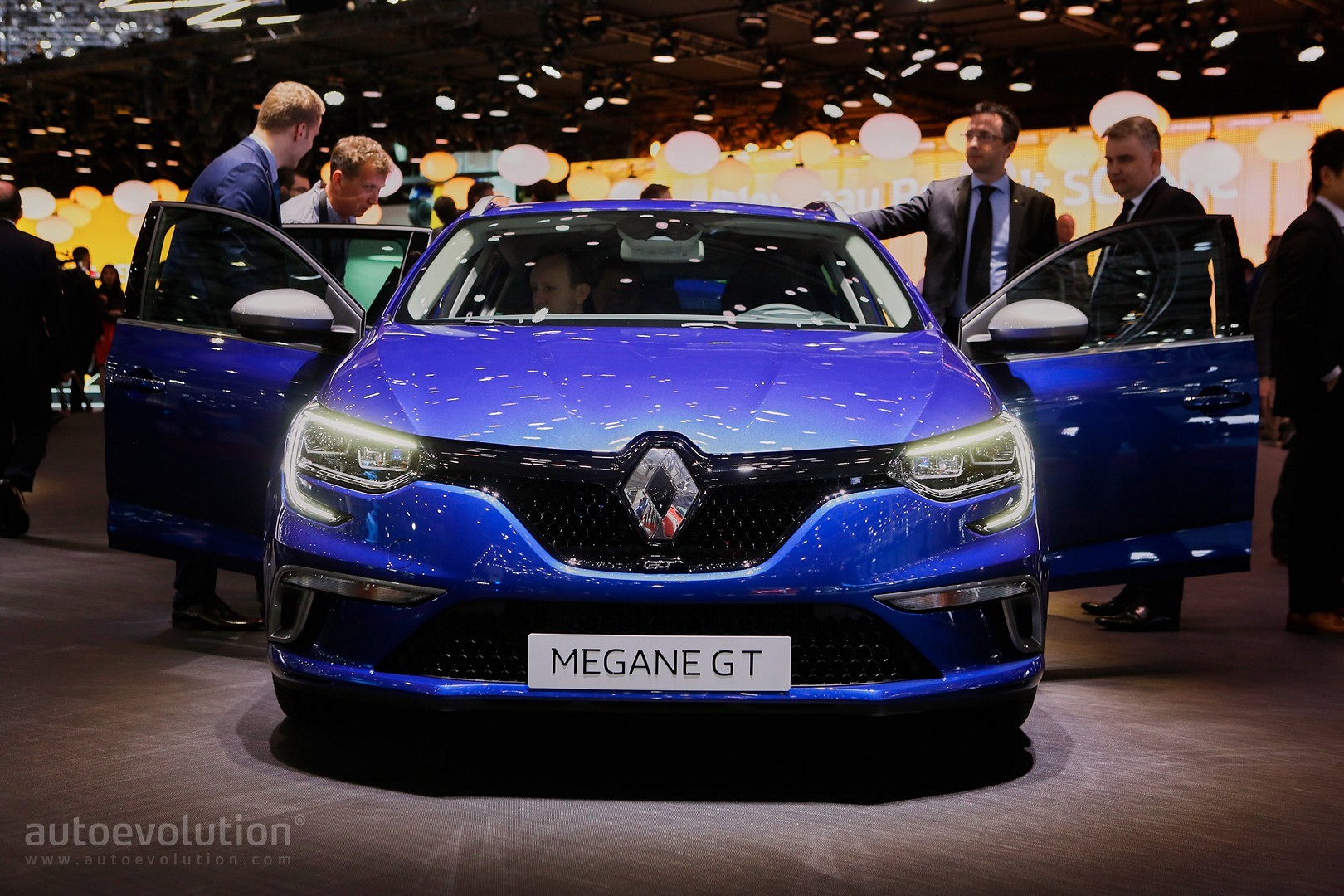 پیشگاموبیل:معرفی رنو مگان استیشن مدل 2017