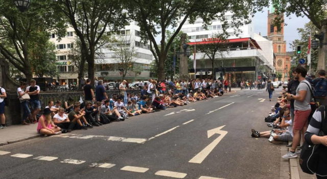 بستن پل برای بازیکنان پوک من در یکی از شهرستان های آلمان