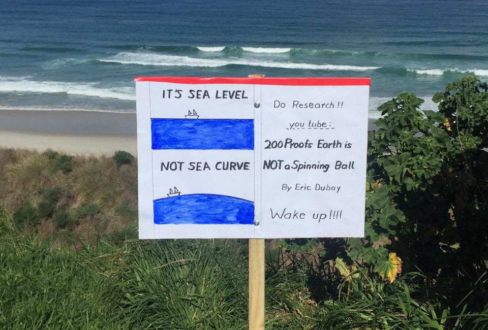 شخصی که تلاش داشت ثابت کند زمین مسطح است !