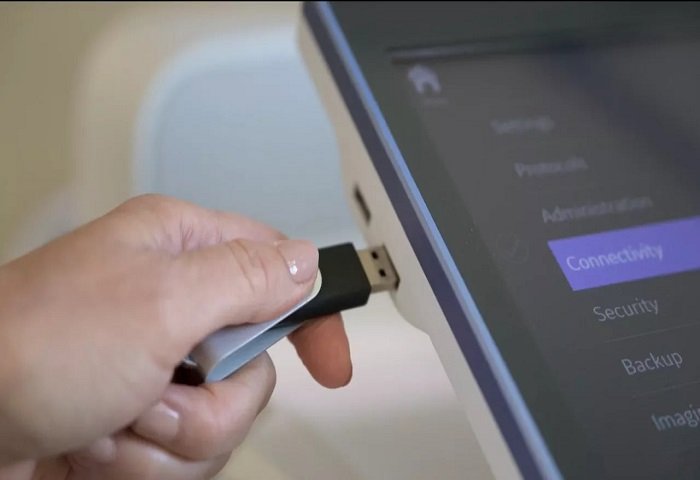 اتصال فلش USB به یک دستگاه