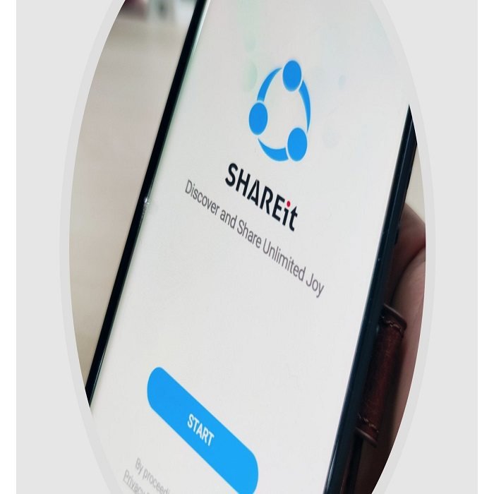 محیط برنامه SHAREit و بخش فایل منیجر محیط برنامه SHAREit و بخش فایل منیجر