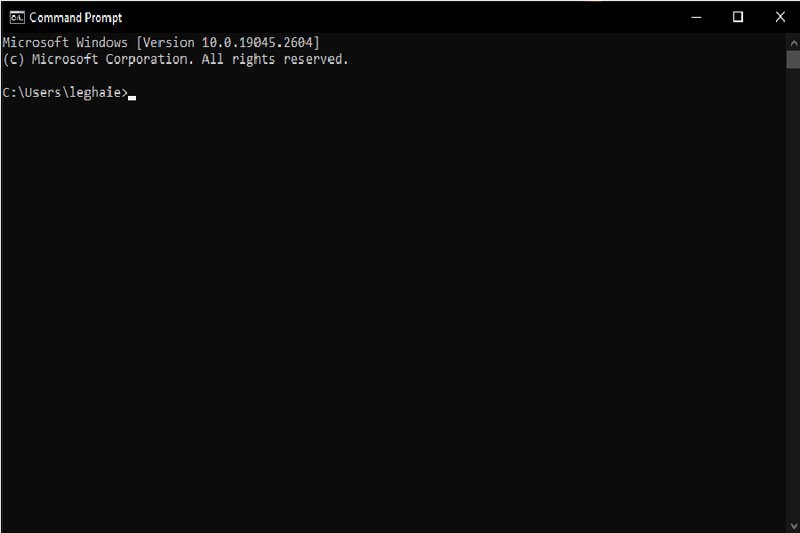 پنجره Command Prompt باز شده با دسترسی مدیر برای اجرای دستور sfc /scannow
