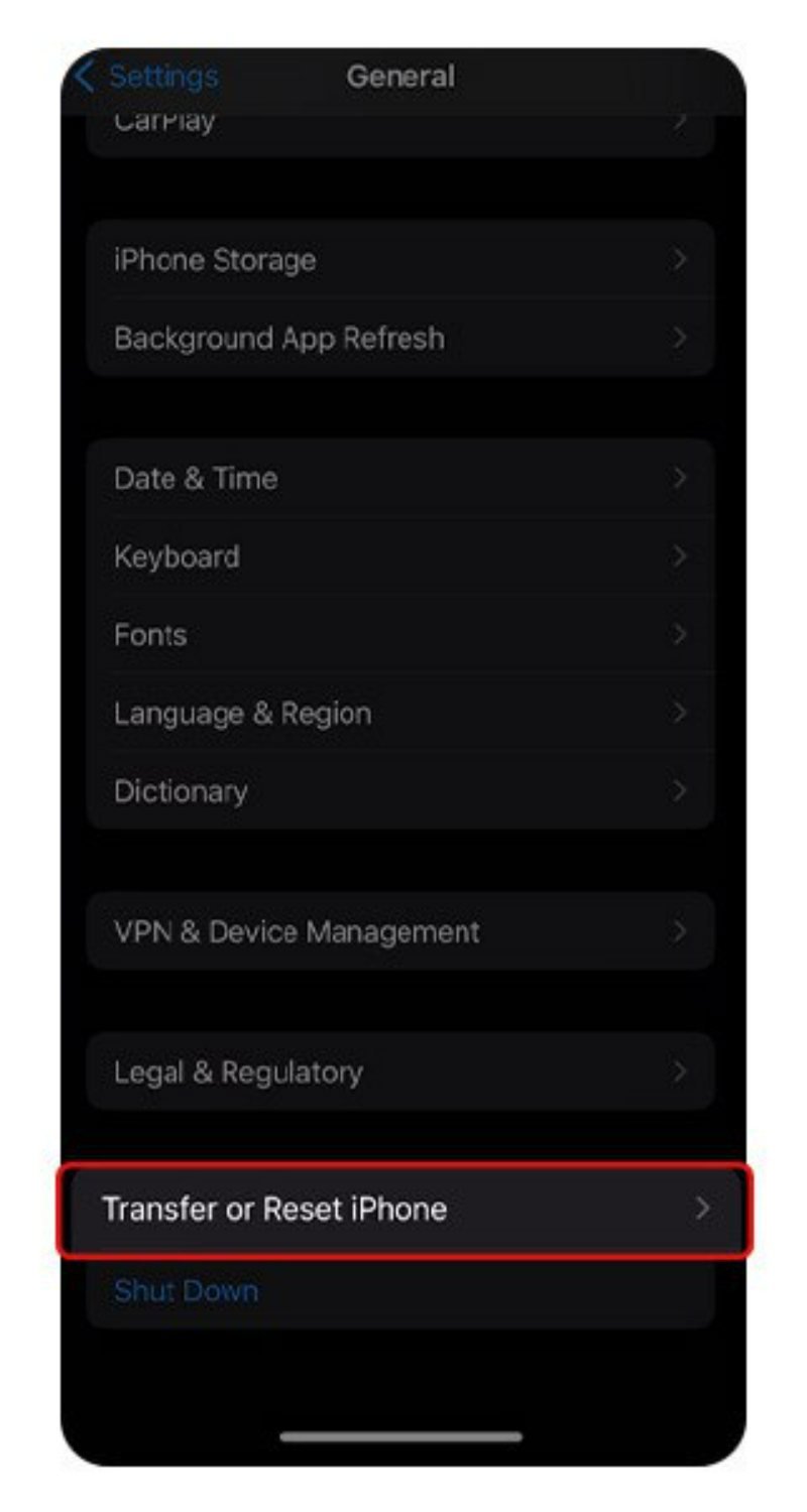 انتخاب گزینه Transfer or Reset iPhone در بخش General تنظیمات
