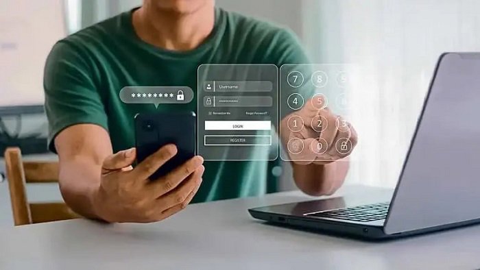 فعال بودن تایید دو مرحلهای هنگام ورود به حساب کاربری با گوشی و لپتاپ
