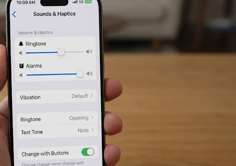 اسلایدرهای مجزای Ringtone و Alarms در Sounds & Haptics در iOS 27